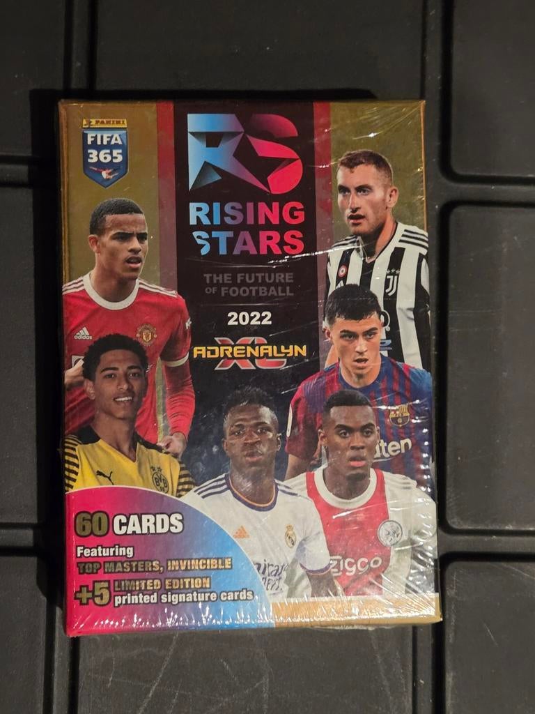 Panini 2022 Rising Stars box Fifa 365 Adrenalyn XL, Ophalen of Verzenden, Zo goed als nieuw, Buitenlandse clubs, Poster, Plaatje of Sticker