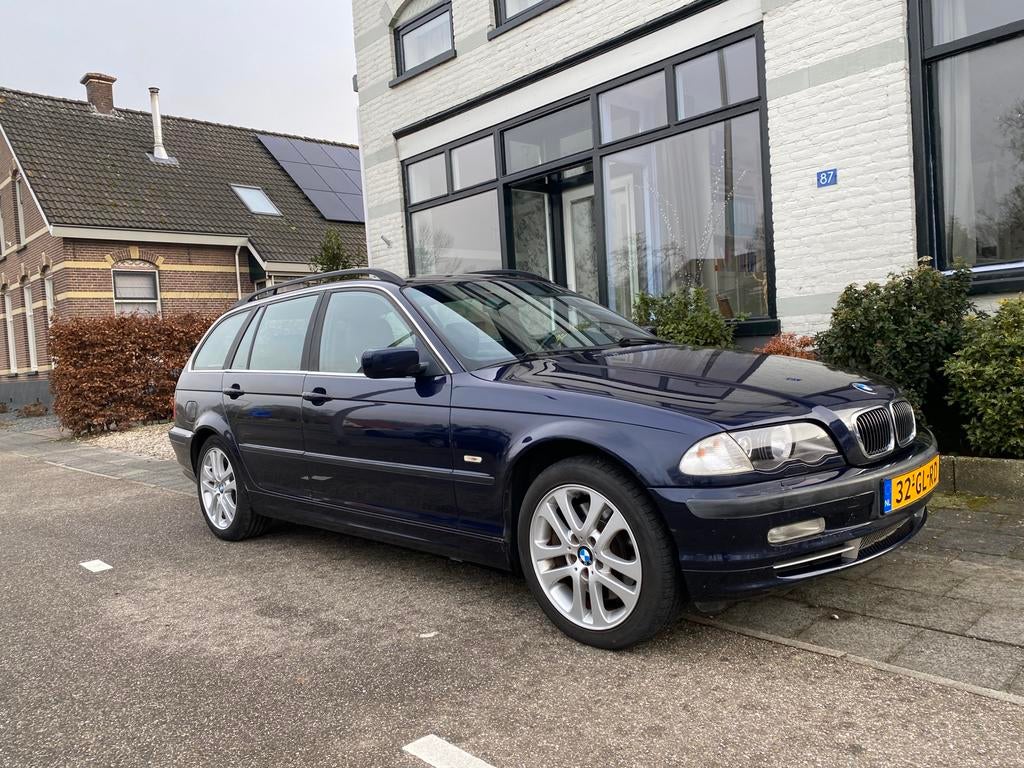 BMW 3-Serie 3.0 XI 330 Touring AUT 2001 Blauw, Auto's, Automaat, 730 kg, 1800 kg, Zwart