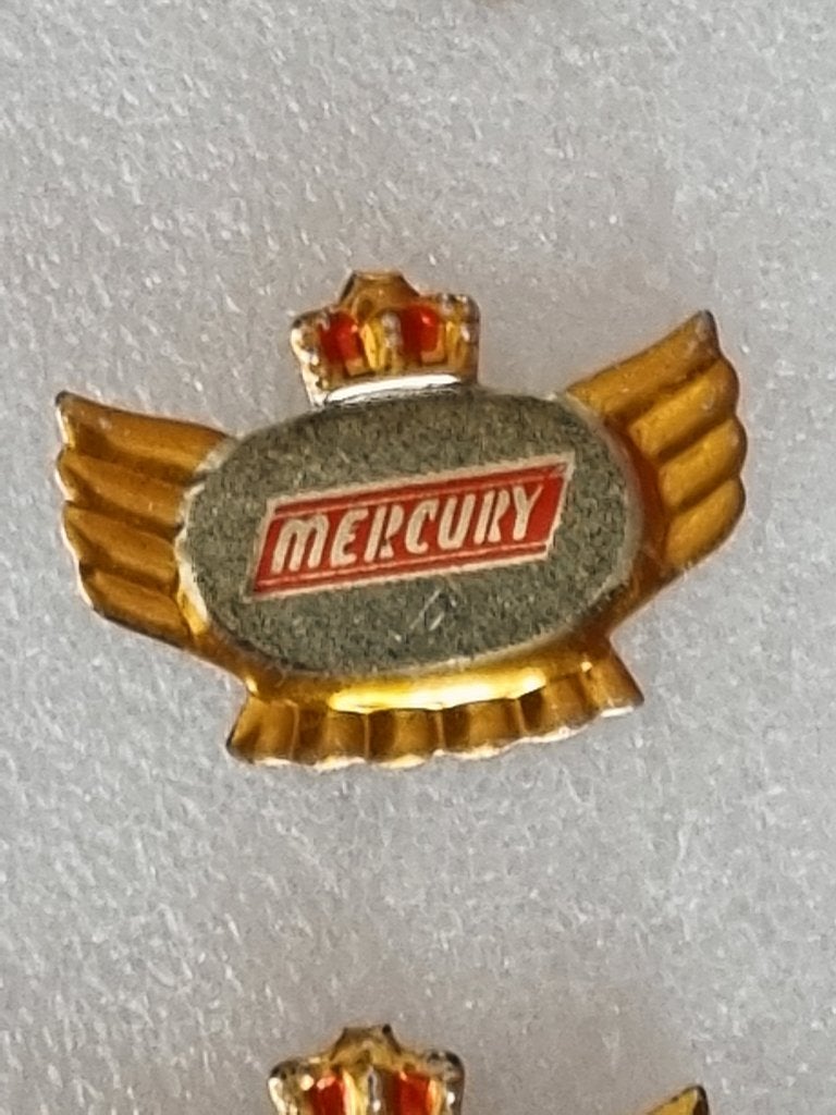 Speldje Mercury, Verzamelen, Ophalen of Verzenden, Gebruikt, Overige onderwerpen, Speldje of Pin