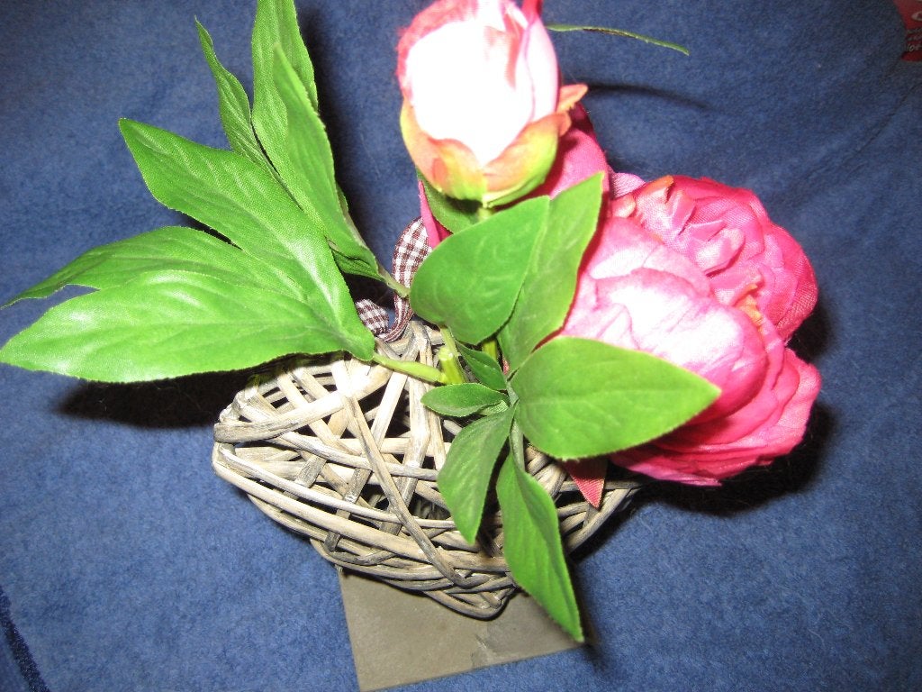 Rozen in rieten hart, Ophalen of Verzenden, Zo goed als nieuw, Kunstplant