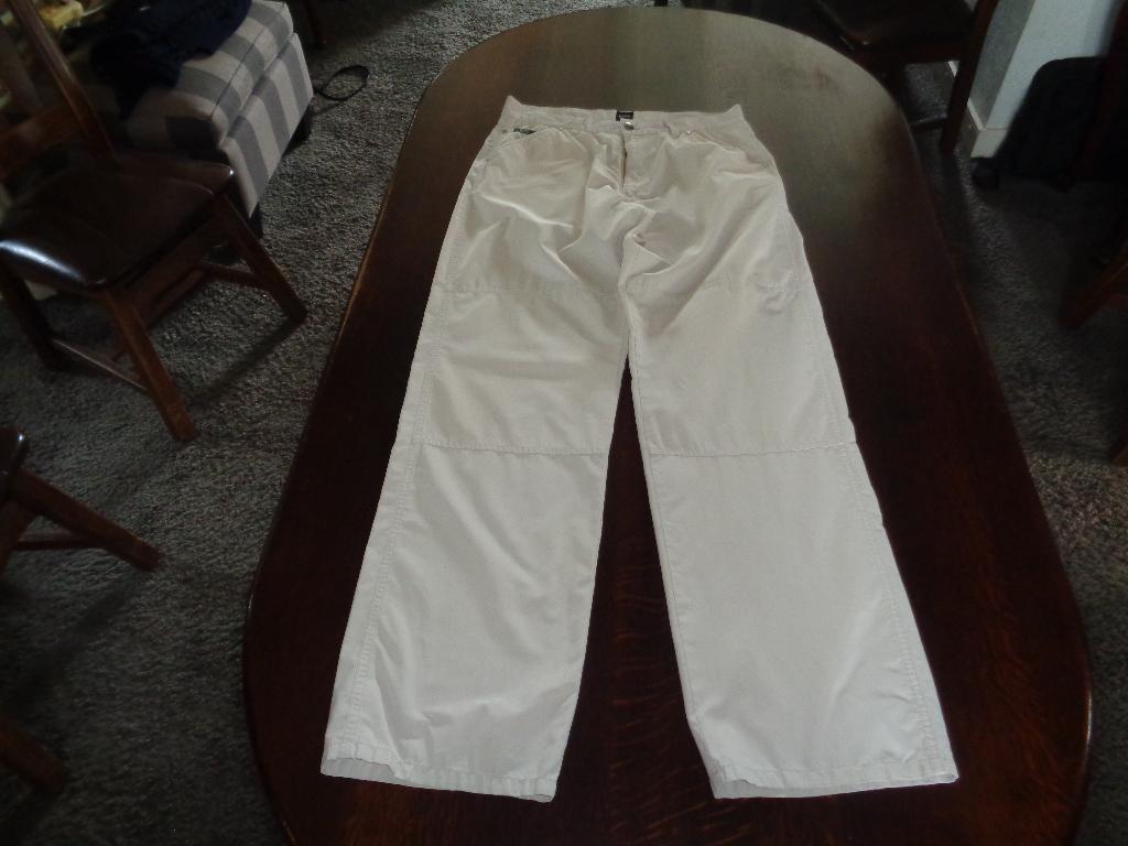 HUGO BOSS beige broek, Kleding | Heren, Broeken en Pantalons, Ophalen of Verzenden, Zo goed als nieuw, Beige, Hugo Boss