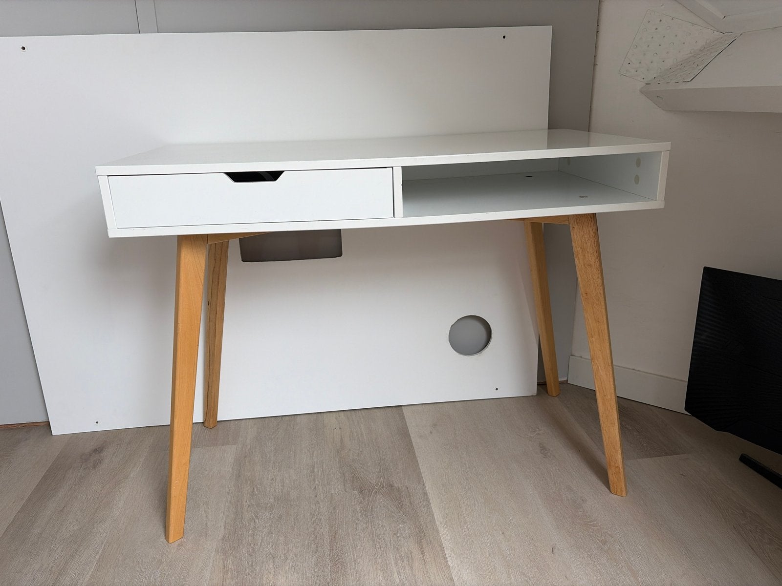 Modern wit bureau met lade en opbergvak, Ophalen, Gebruikt, Computerbureau, Hout