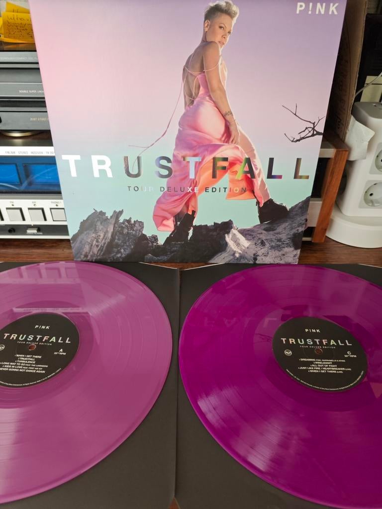 P!NK - Trustfall (Tour Deluxe Edition) - Paarse Vinyl, Cd's en Dvd's, Inclusief binnenhoes, 2020 tot heden, Ophalen of Verzenden