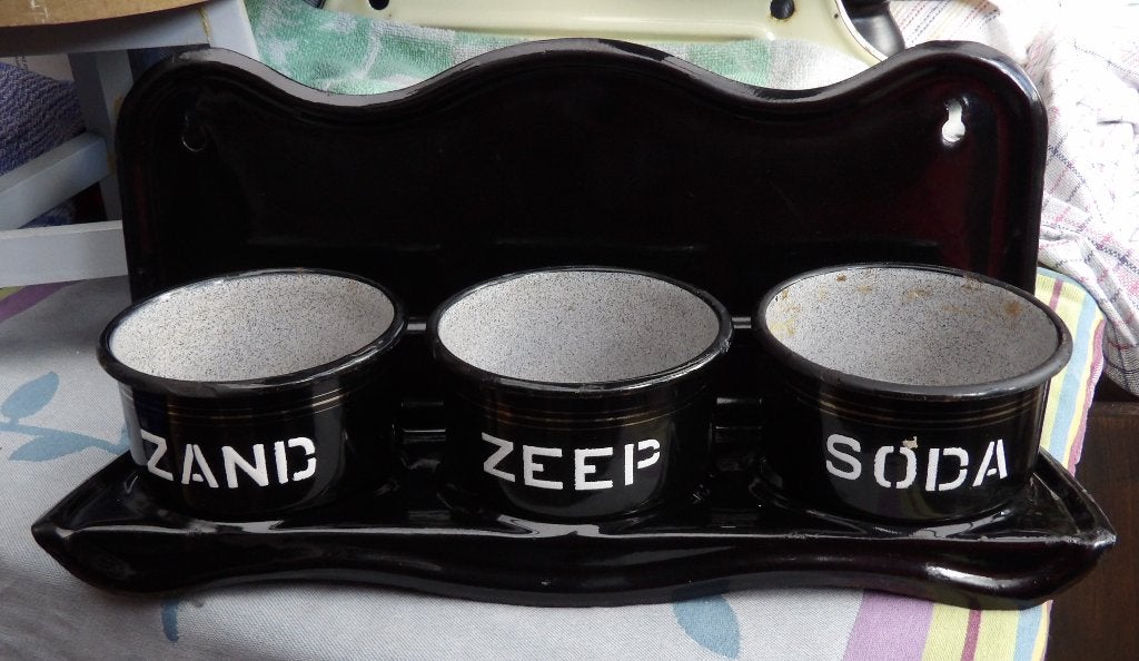 zwart email/ zand zeep soda/ keukenrekje email, Antiek en Kunst, Ophalen of Verzenden