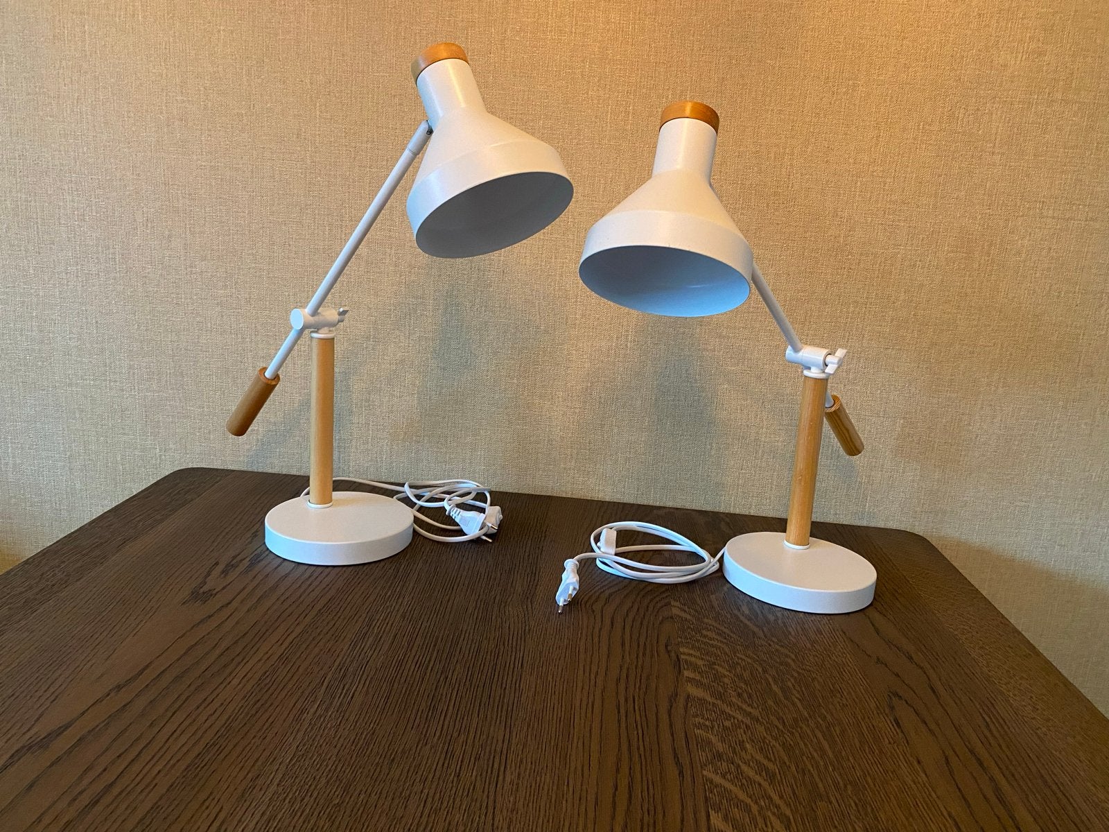 Bureaulampen wit, 2 stuks, Huis en Inrichting, Lampen | Tafellampen, Ophalen of Verzenden, Zo goed als nieuw, Hout, 50 tot 75 cm