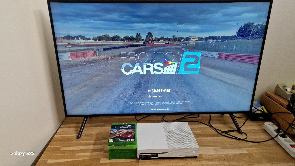 Xbox One S wit + 6 games – werkend – zonder controller, Ophalen, Gebruikt, 1 speler, Racen en Vliegen