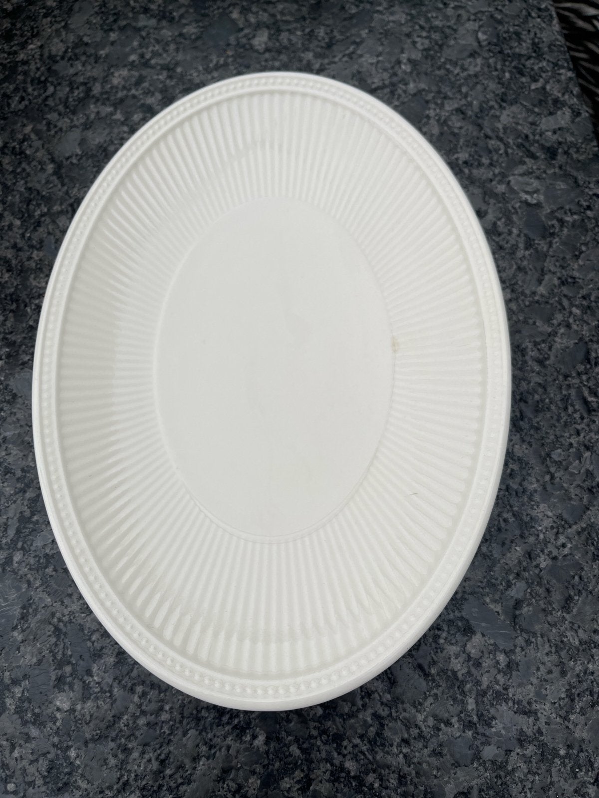 Wedgwood Windsor Wit Ovaal Serveerbord - Zo goed als nieuw, Gebruikt, Klassiek, Ophalen of Verzenden, Bord(en)