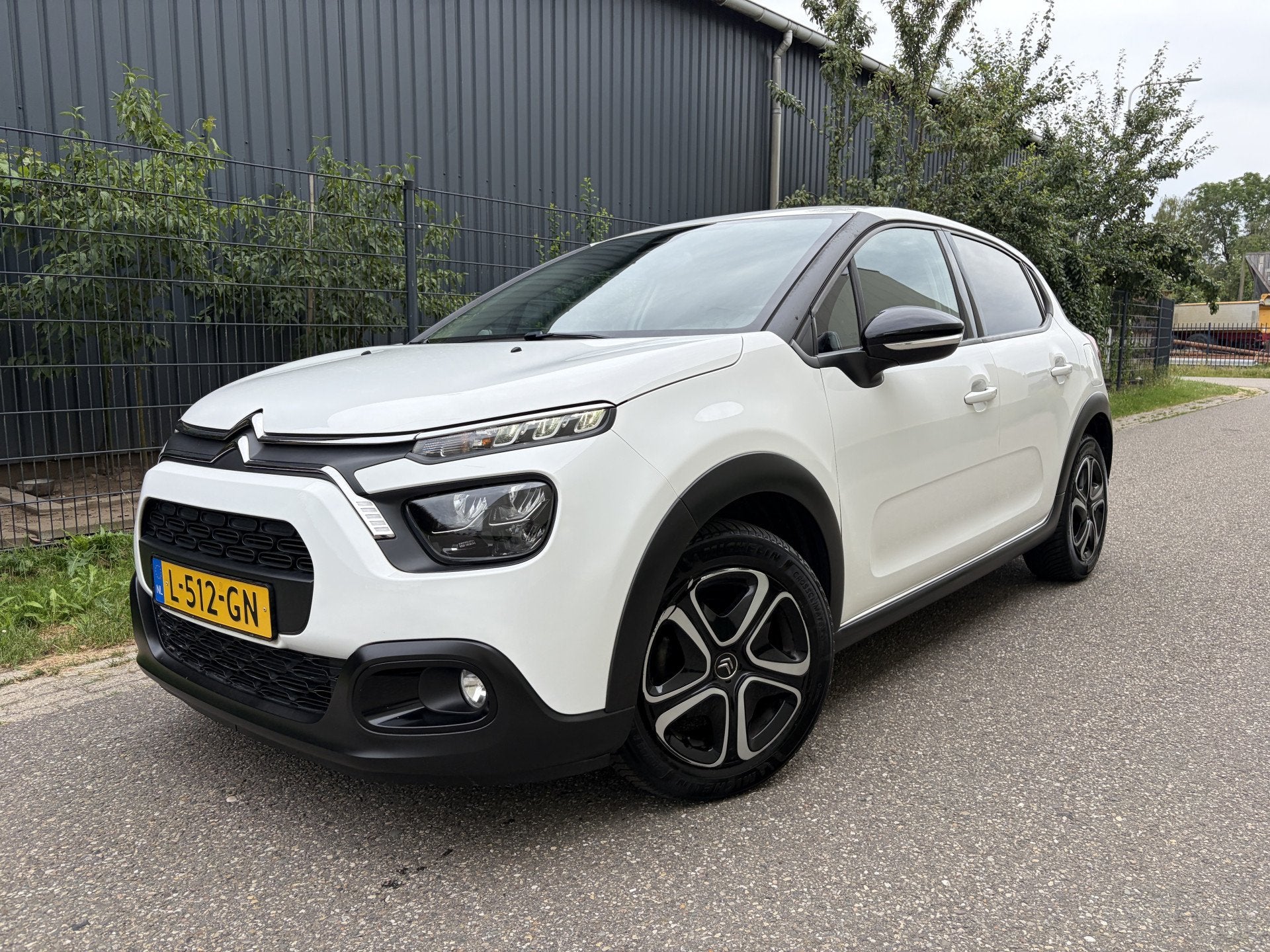 Citroën C3 1.2 PureTech Shine / AUTOMAAT / NAVI / CRUISE /, Auto's, 450 kg, Gebruikt, Euro 6, 1199 cc
