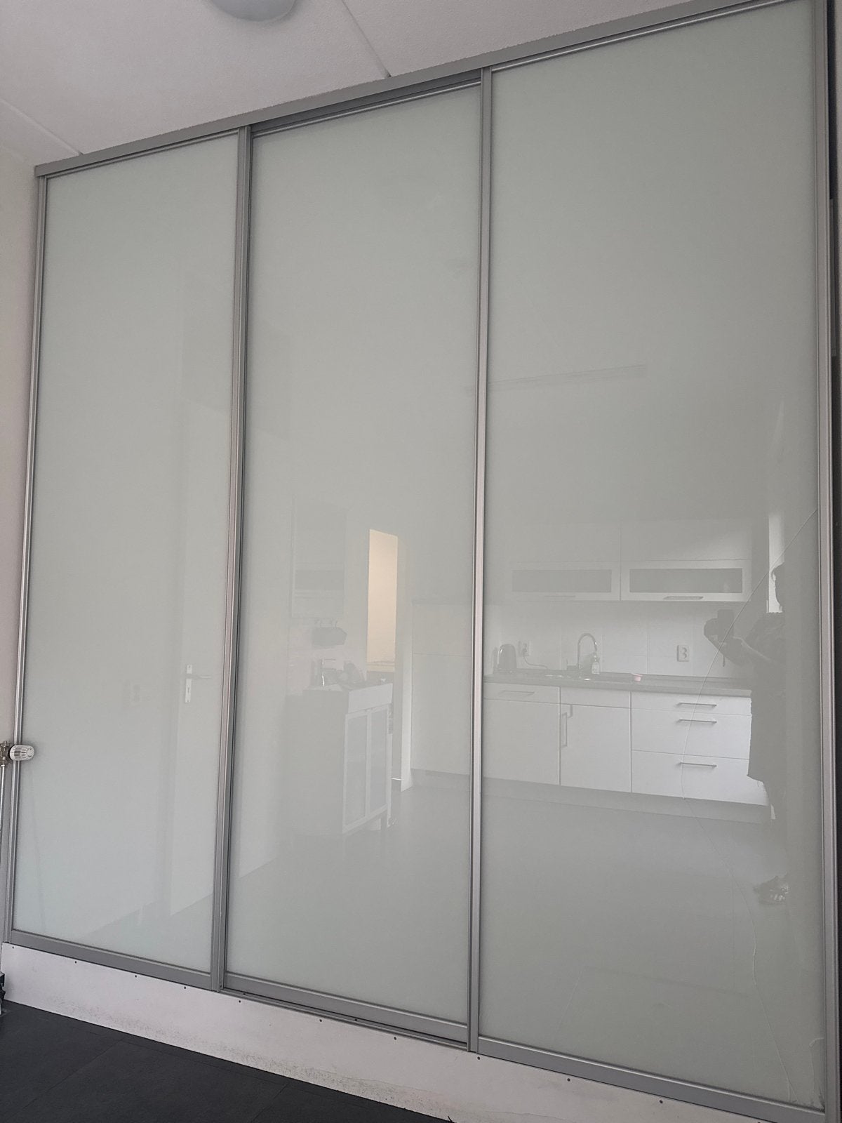 Grote schuifdeurkast met glazen panelen, Huis en Inrichting, Kasten | Kledingkasten, Ophalen, Gebruikt, 200 cm of meer, Glas