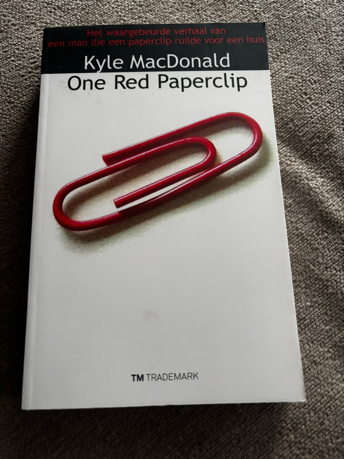 One Red Paperclip - Kyle MacDonald (Boek), Ophalen of Verzenden, Zo goed als nieuw, Amerika