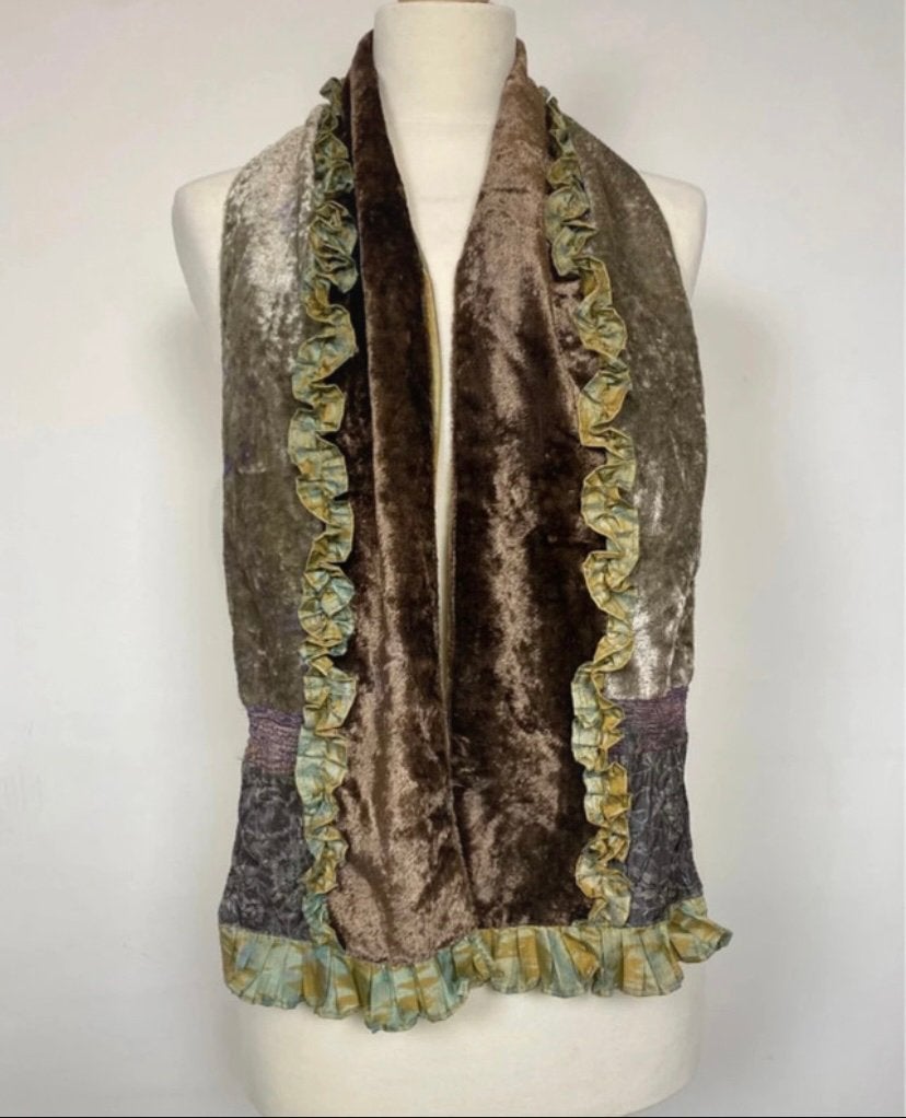 Bruine velvet sjaal met glansvoering – 18140 cm, Kleding | Dames, Verzenden, Zo goed als nieuw, Maat 46/48 (XL) of groter, Sjaal