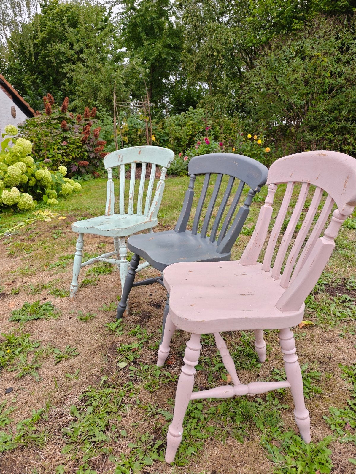 Set van 3 vintage houten stoelen in pastelkleuren, Antiek en Kunst, Ophalen