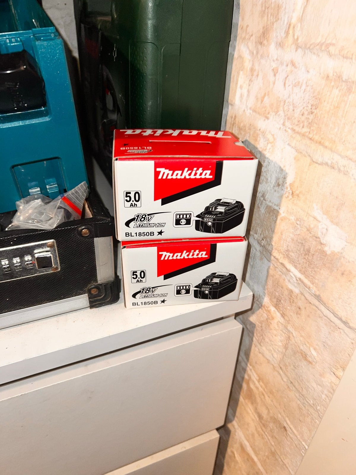 2x Makita 18V 5.0Ah accu's en oplader - Nieuw, Ophalen of Verzenden, Nieuw, Overige typen