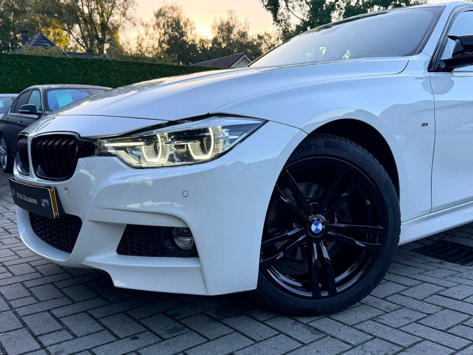BMW 3-serie 318i Centennial High Executive M Sport Lci|18 in, Gebruikt, Alcantara, Wit, Handgeschakeld