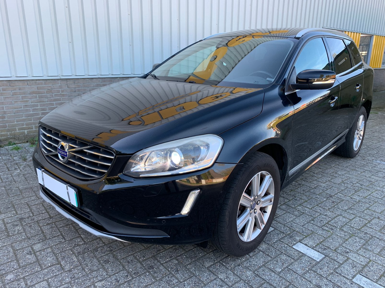 Volvo XC60 2.0 D4 AUT NAVI LEDER XENON KAMERA PDC2015 EURO 6, Auto's, 1800 kg, Zwart, 1969 cc, Zwart