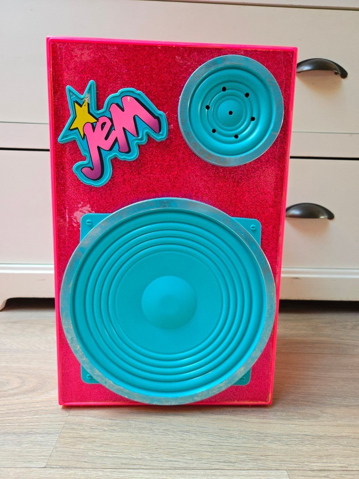 Vintage Jem and the Holograms Rock Backstager Playset (1986), Verzamelen, Verzenden, Gebruiksvoorwerp