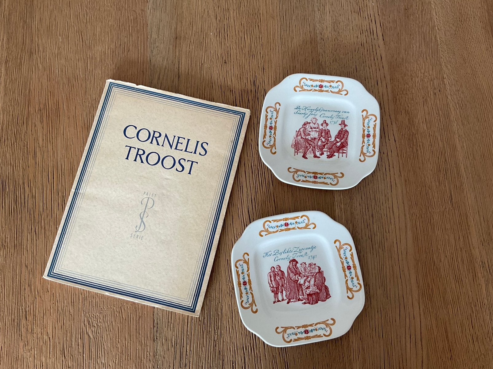 2 gebaksbordjes + Boek Cornelis Troost (1696-1750), Ophalen of Verzenden