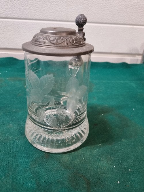 bierpul glas met tinnen deksel gegraveerde bladeren, Ophalen of Verzenden, 'T Olde Gre-j, Info@toldegrej.nl, Endepoelstraat 20f Didam