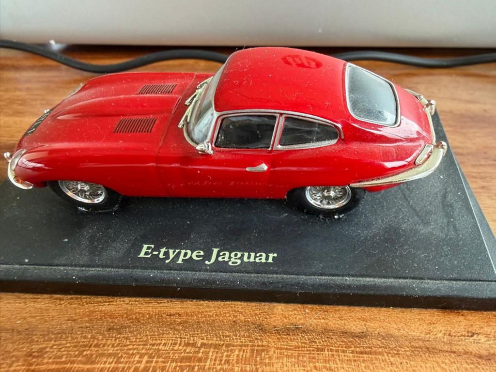 E-type Jaguar modelauto - Rood, Hobby en Vrije tijd, Modelauto's | 1:43, Ophalen of Verzenden