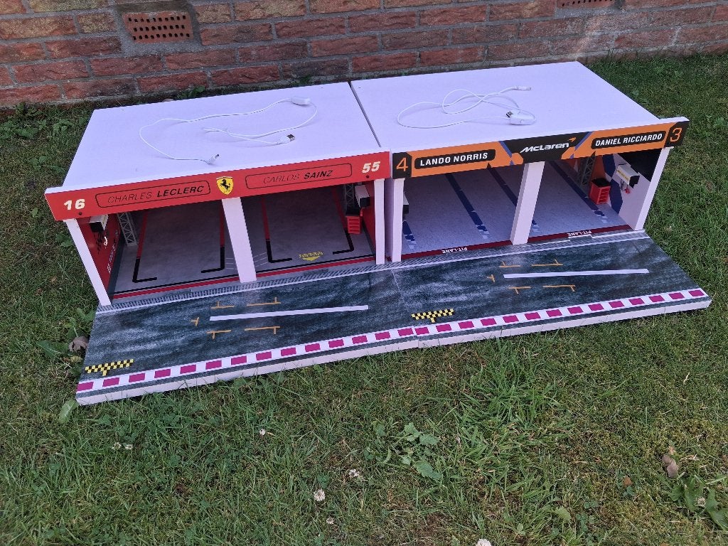 Pitboxen Ferrari en McLaren  1:18, Ophalen of Verzenden, Bburago