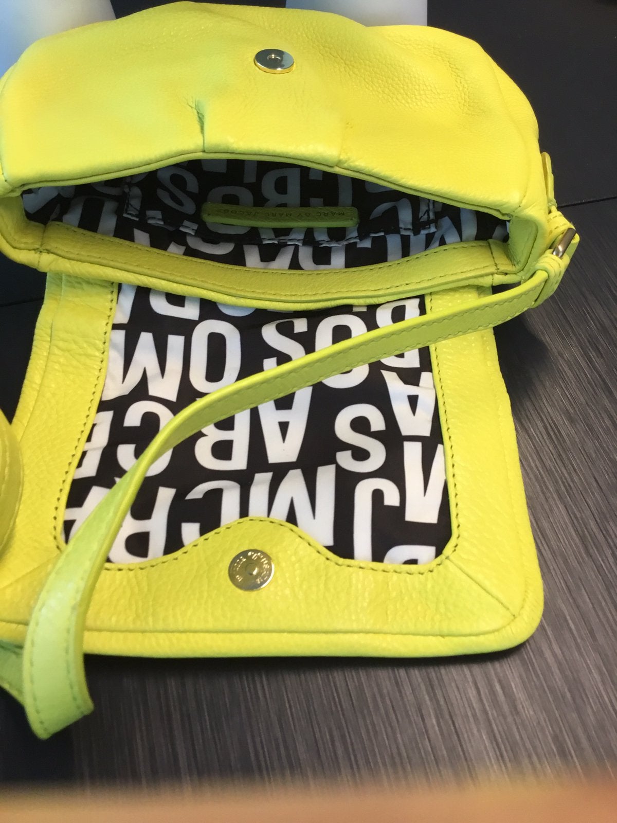 MARC JACOBS, Sieraden, Tassen en Uiterlijk, Ophalen of Verzenden, Zo goed als nieuw, Geel, Schoudertasje