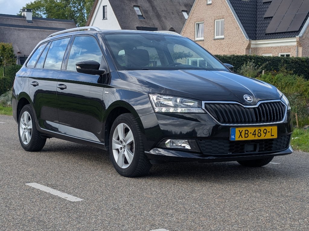 Skoda Fabia Combi 1.0 Clever - 14mnd APK!, Voorwielaandrijving, Stof, Stationwagon, Handgeschakeld