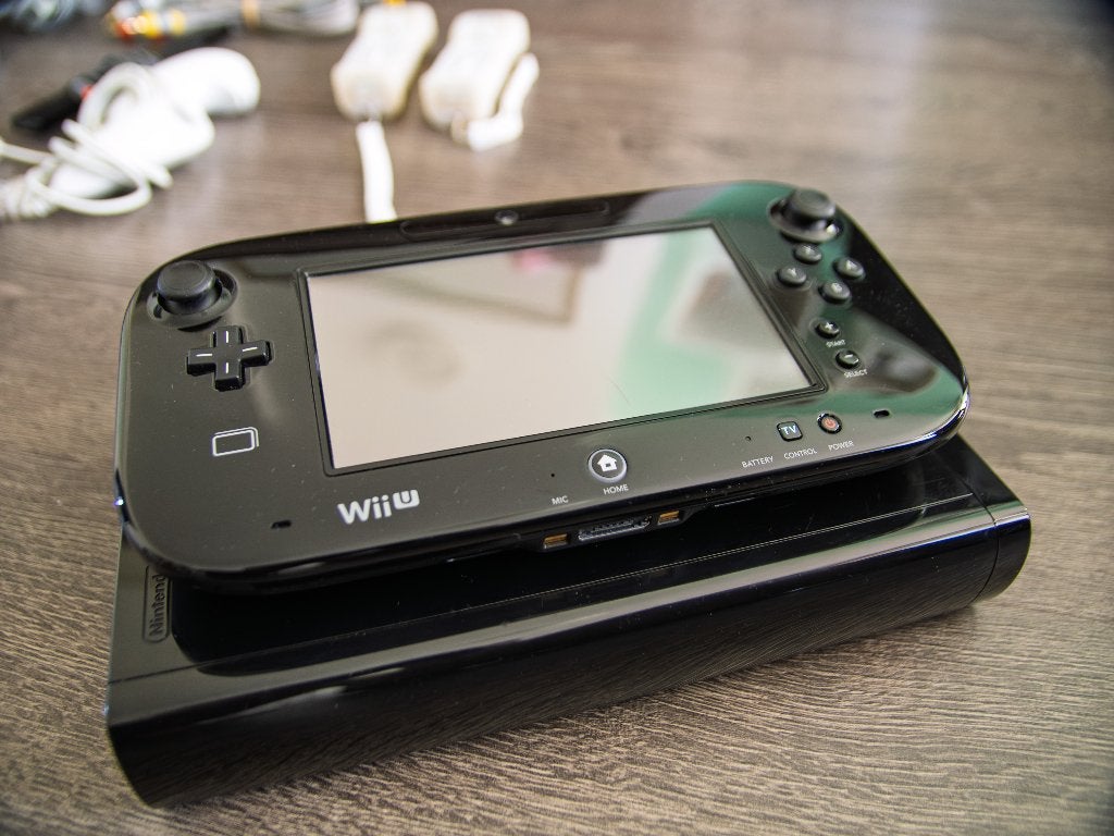 Nintendo Wii U 32GB + GamePad + 2x WiiMote + 2x Nunchuk, Spelcomputers en Games, Ophalen of Verzenden, Gebruikt, Met 3 controllers of meer