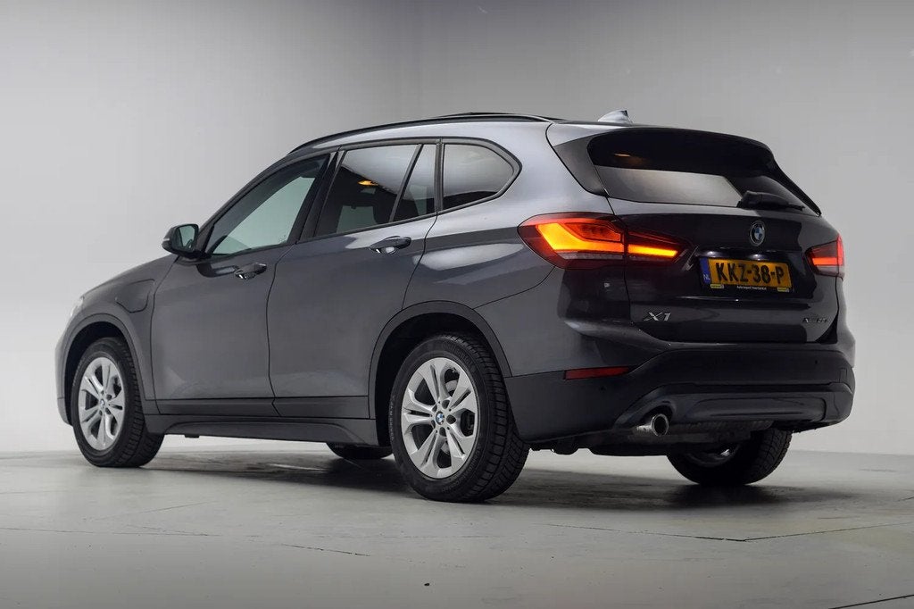 BMW X1 25e High Executive Aut. [ Panorama Head-up Leder Stoe, Auto's, 125 pk, Gebruikt, 750 kg, Automatische klimaatregeling