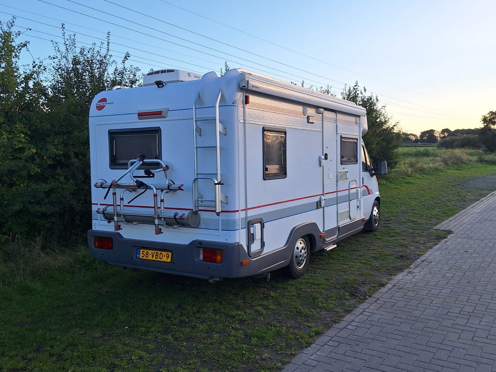 Burstner T604, Caravans en Kamperen, Campers, Particulier, Tot en met 4, Half-integraal
