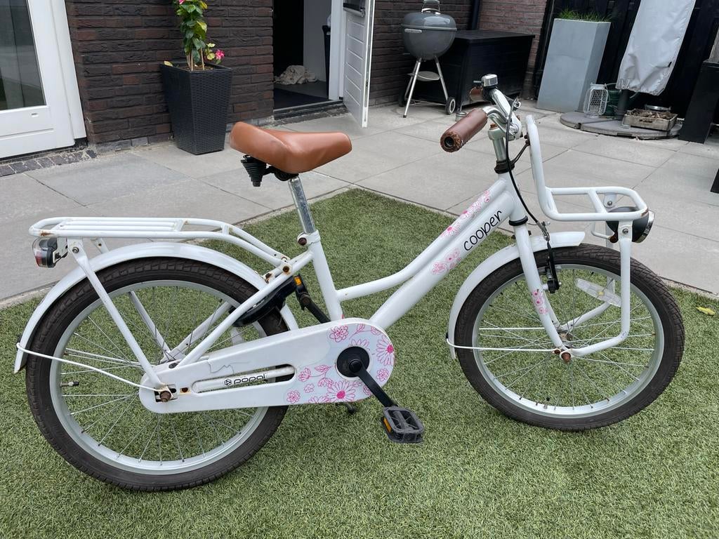 Popal Cooper kinderfiets wit met bloemen, 20 inch, Fietsen en Brommers, Fietsen | Kinderfietsjes, Ophalen, Gebruikt, Terugtraprem