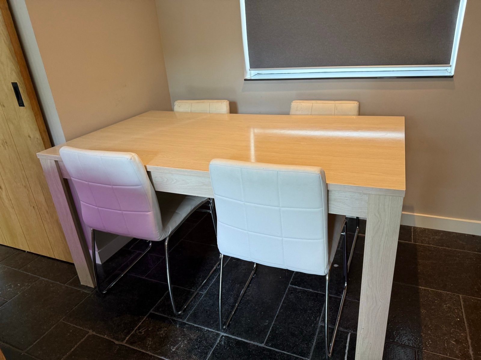 Eettafel met 4 stoelen - Ideaal voor starter appartement, Ophalen, Gebruikt, 50 tot 100 cm, 150 tot 200 cm