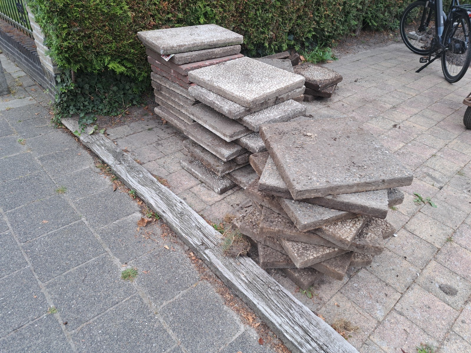 60 Gebruikte betonnen terrastegels, Tuin en Terras, Tegels en Klinkers, Ophalen, Gebruikt, 10 m² of meer, Beton