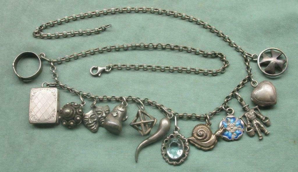 Zilveren bedelketting 2 medaillons, spook, slak etc., Ophalen of Verzenden, Zilver, Ketting