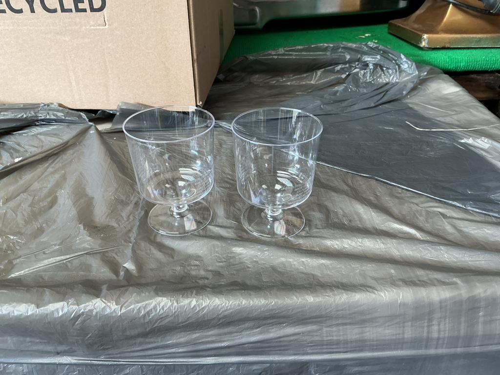 Tk plastic wijnglazen 10 stuks per rol  meerdere aanwezig ., Ophalen of Verzenden
