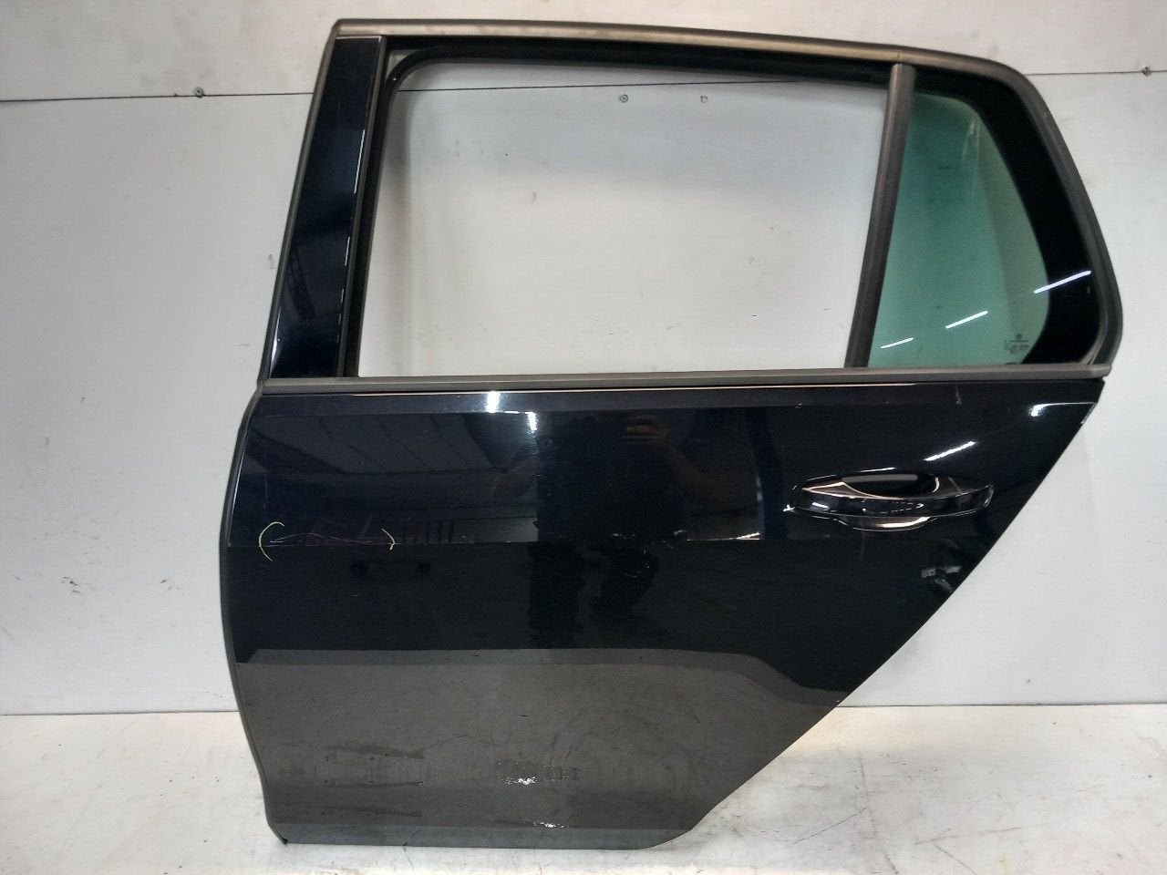 Portier links achter Volkswagen Golf, Onderdelen@venauto.nl, Van der Ven Autorecycling B.V., Gebruikt, Ettenseweg 76, 4706 PB Roosendaal, The Netherlands
