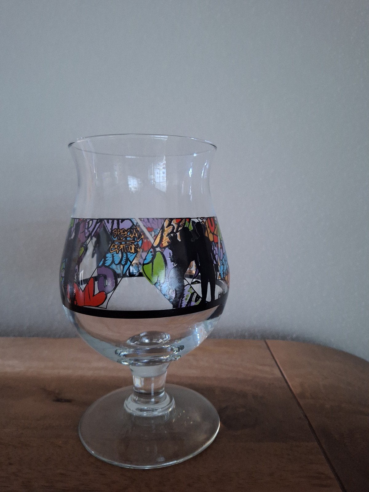 Duvelglas met street art van Fake (2021), Ophalen of Verzenden, Zo goed als nieuw, Glas of Glazen, Duvel