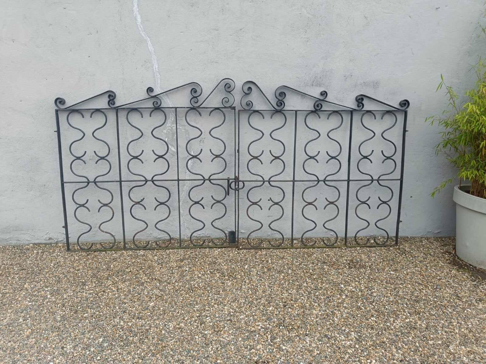 Antiek Smeedijzeren Poort - Sierlijk Design, Tuin en Terras, Tuinhekken en Hekwerk, Gebruikt, Sierhekwerk, IJzer, Met poort, Ophalen
