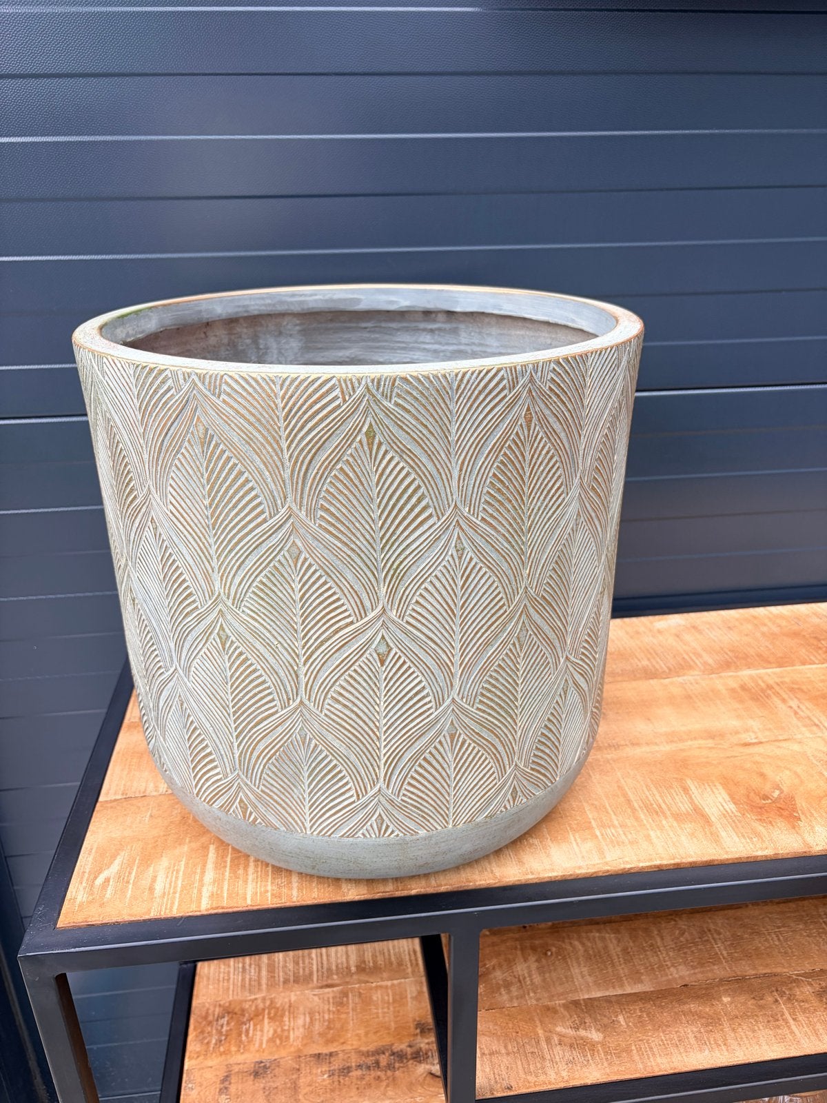 Grote Nieuwe Bloempot met Prijskaartje - Outdoor Living, Ophalen, Overige materialen, 40 cm of meer, Rond