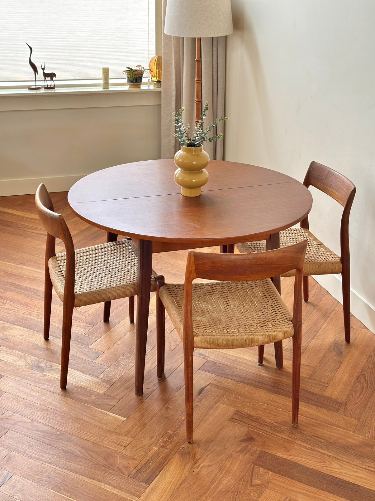 Vintage ronde eetkamertafel teak hout jaren 50/60/70, Huis en Inrichting, Tafels | Eettafels, Ophalen, Gebruikt, Vier personen