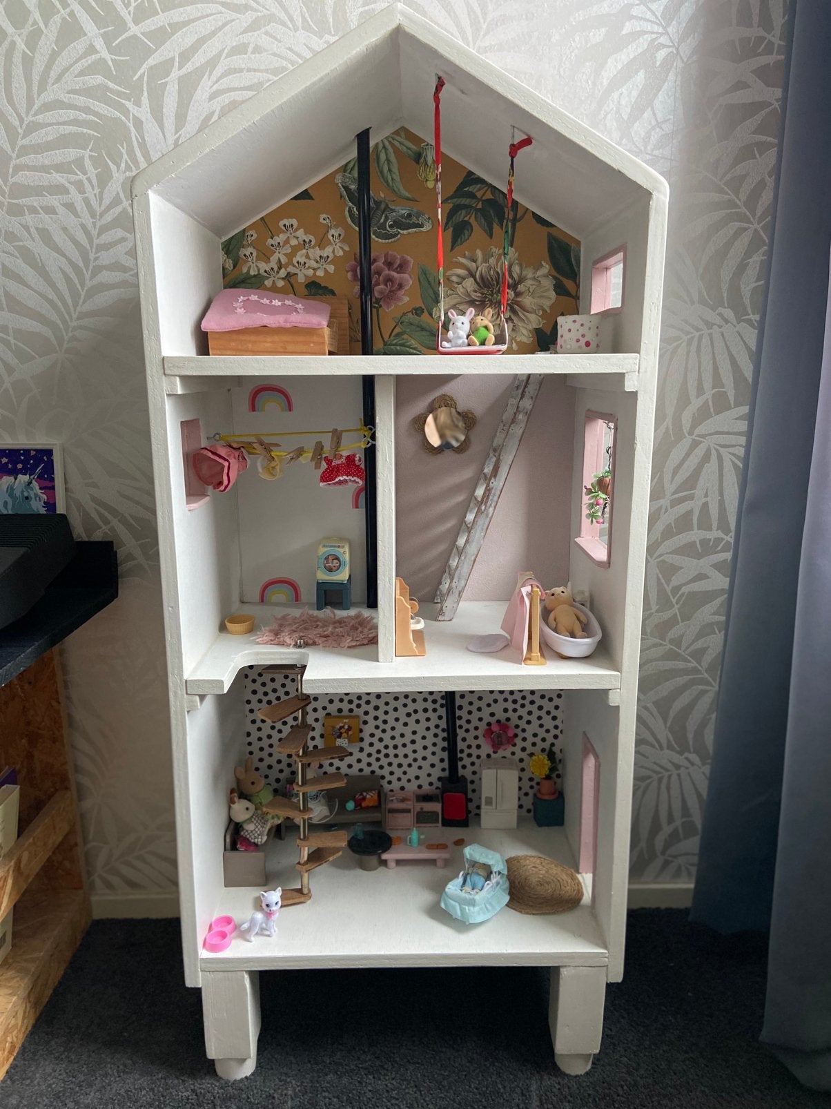 Poppenhuis met Sylvanian, Ophalen, Zo goed als nieuw, Poppenhuis