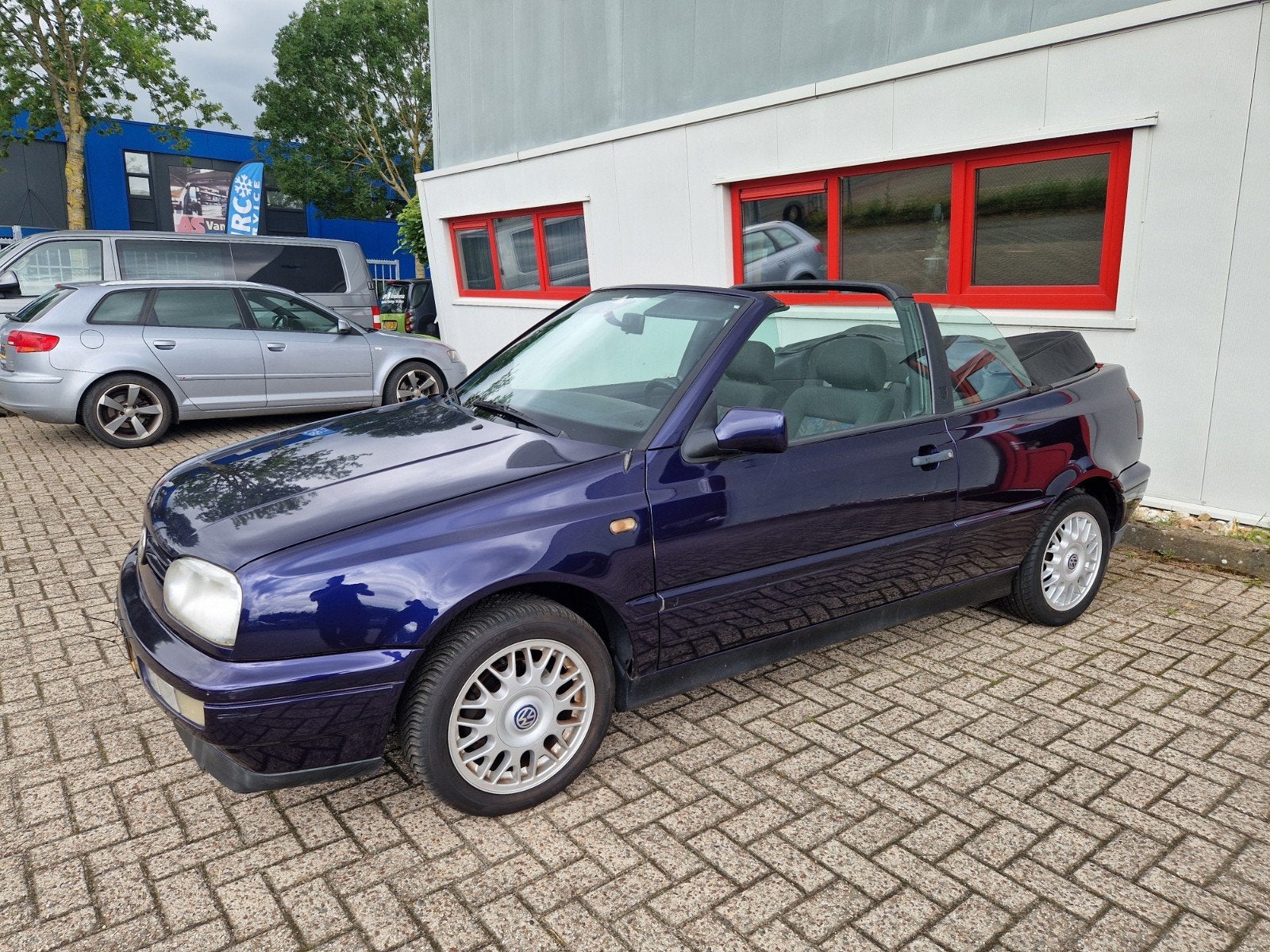 Volkswagen Golf 1.8 Cabriolet 66KW E2 1996 Blauw, Auto's, Voorwielaandrijving, 4 cilinders, Cabriolet, Blauw
