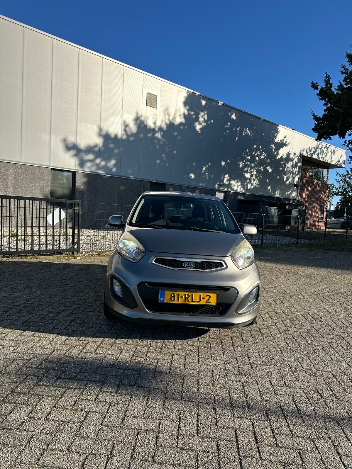 Kia Picanto 1.0 Cvvt 5-DRS 2011 Grijs, Auto's, Voorwielaandrijving, 400 kg, Origineel Nederlands, Handgeschakeld