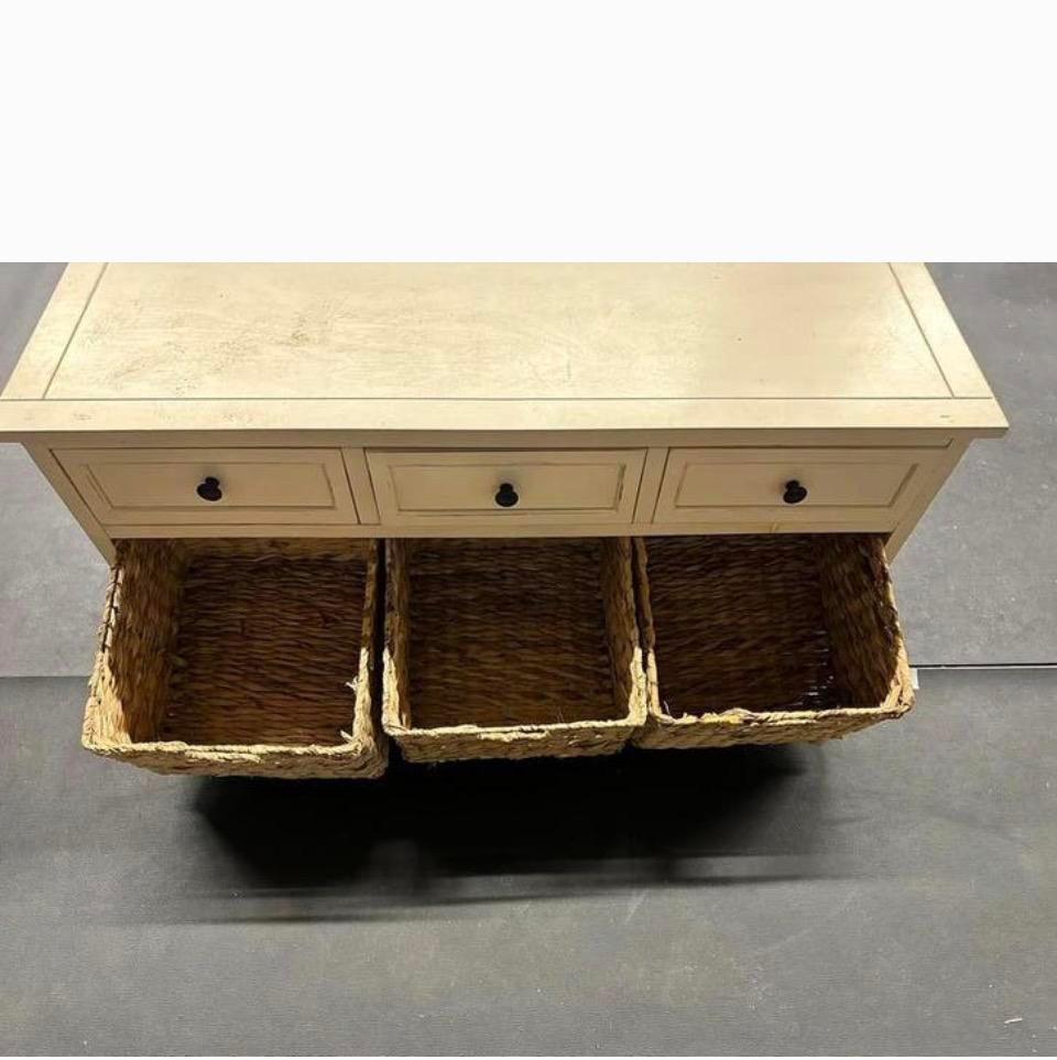 Kastje met drie lade. En rieten mandjes., Ophalen, Gebruikt, 50 tot 100 cm, Met lade(s)