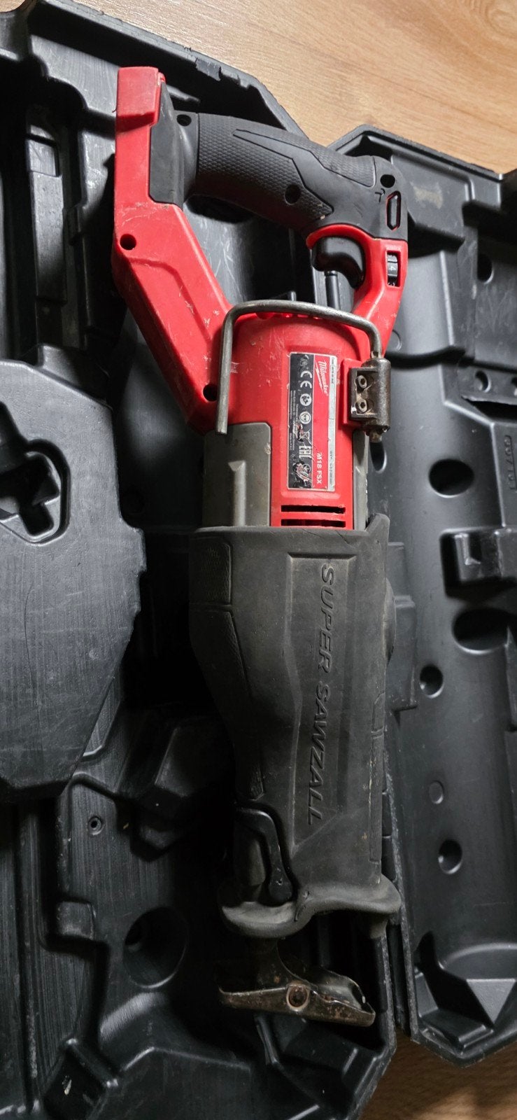 Milwaukee M18 FSX Reciprozaag (defect), Ophalen, Gebruikt, 70 mm of meer, 600 tot 1200 watt