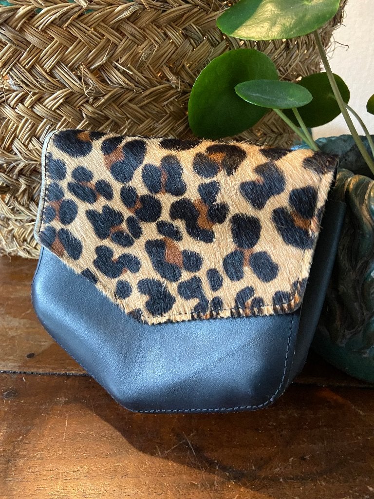 Zwart leren met panter tasje voor ceintuur COSTES  i.z.g.st., Ophalen of Verzenden, Zo goed als nieuw, Zwart, Overige typen