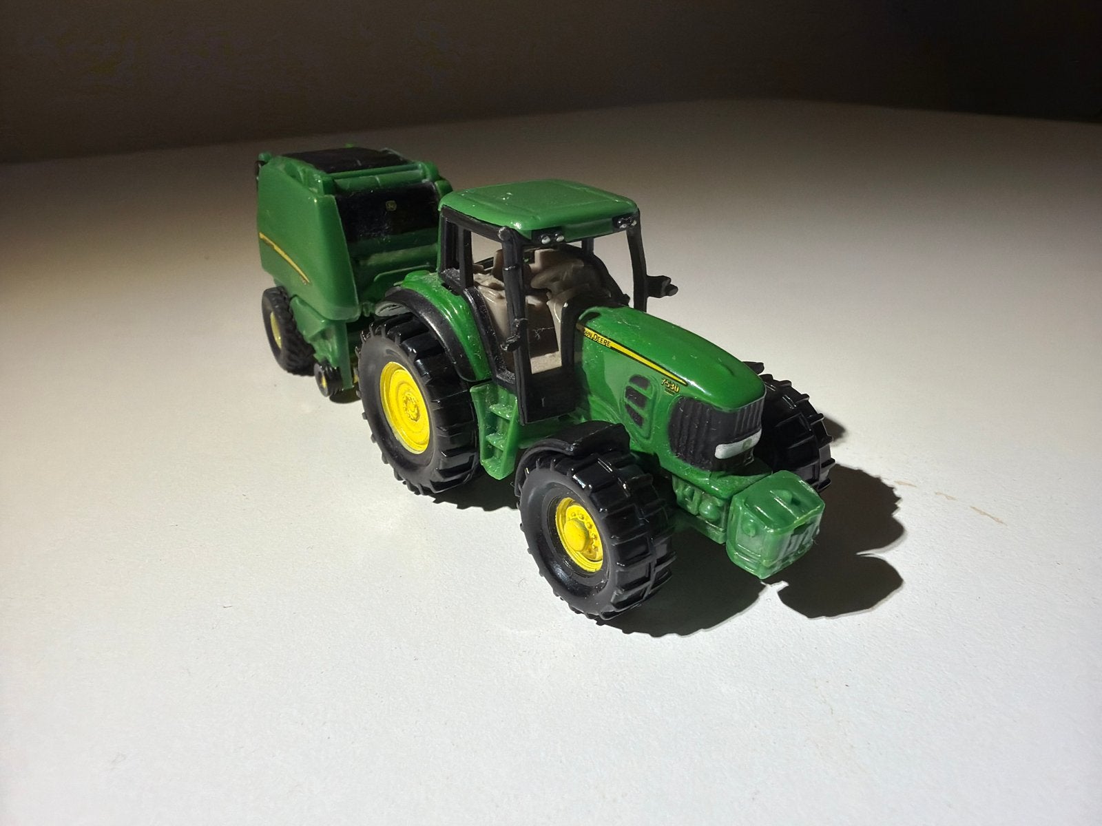 Siku 1665 John Deere tractor met balenpers nieuwstaat, Ophalen of Verzenden, Zo goed als nieuw