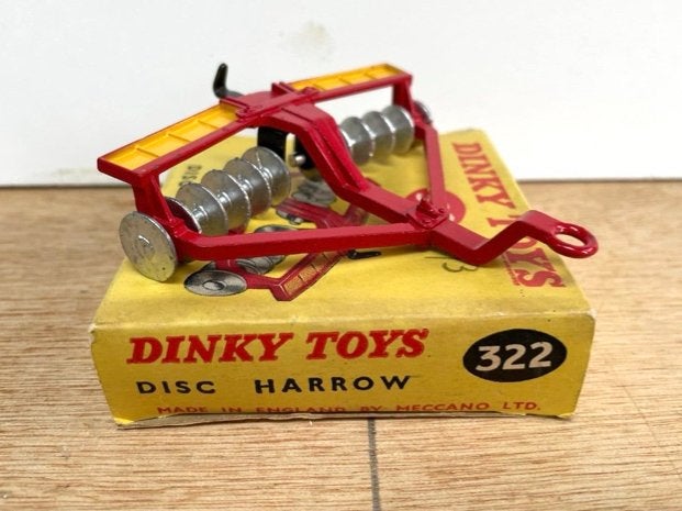 Dinky Toys Hooihark 324 en Schijveneg 322 met originele doos, Ophalen of Verzenden, Gebruikt