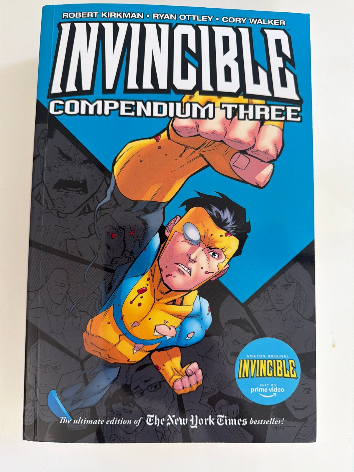 Invincible Compendium Three - Zo goed als nieuw, Eén comic, Ophalen of Verzenden, Zo goed als nieuw, Amerika