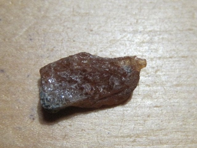 mi. ruwe edelsteen HESSIONIET kristal (4), Verzenden, Mineraal