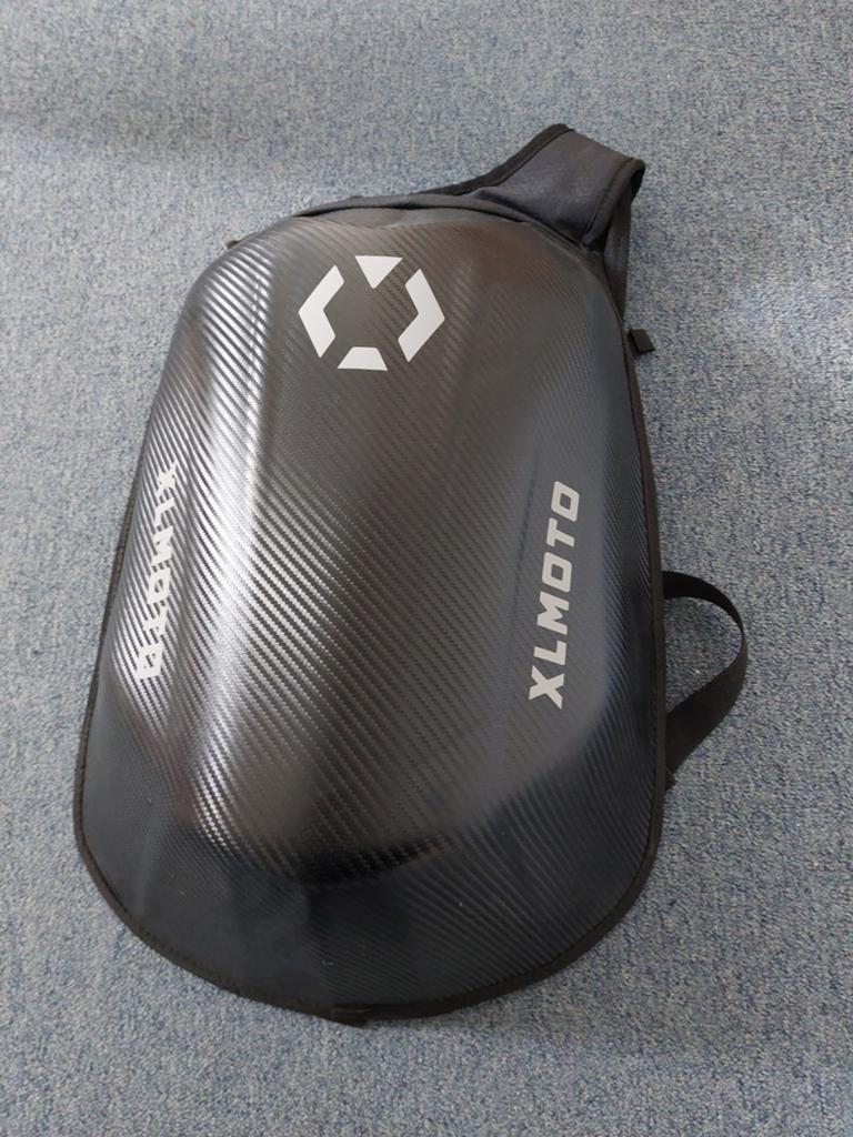 XLMOTO Motorrugzak Carbon Look - Zo goed als nieuw, Motoren, Ophalen of Verzenden, Zo goed als nieuw